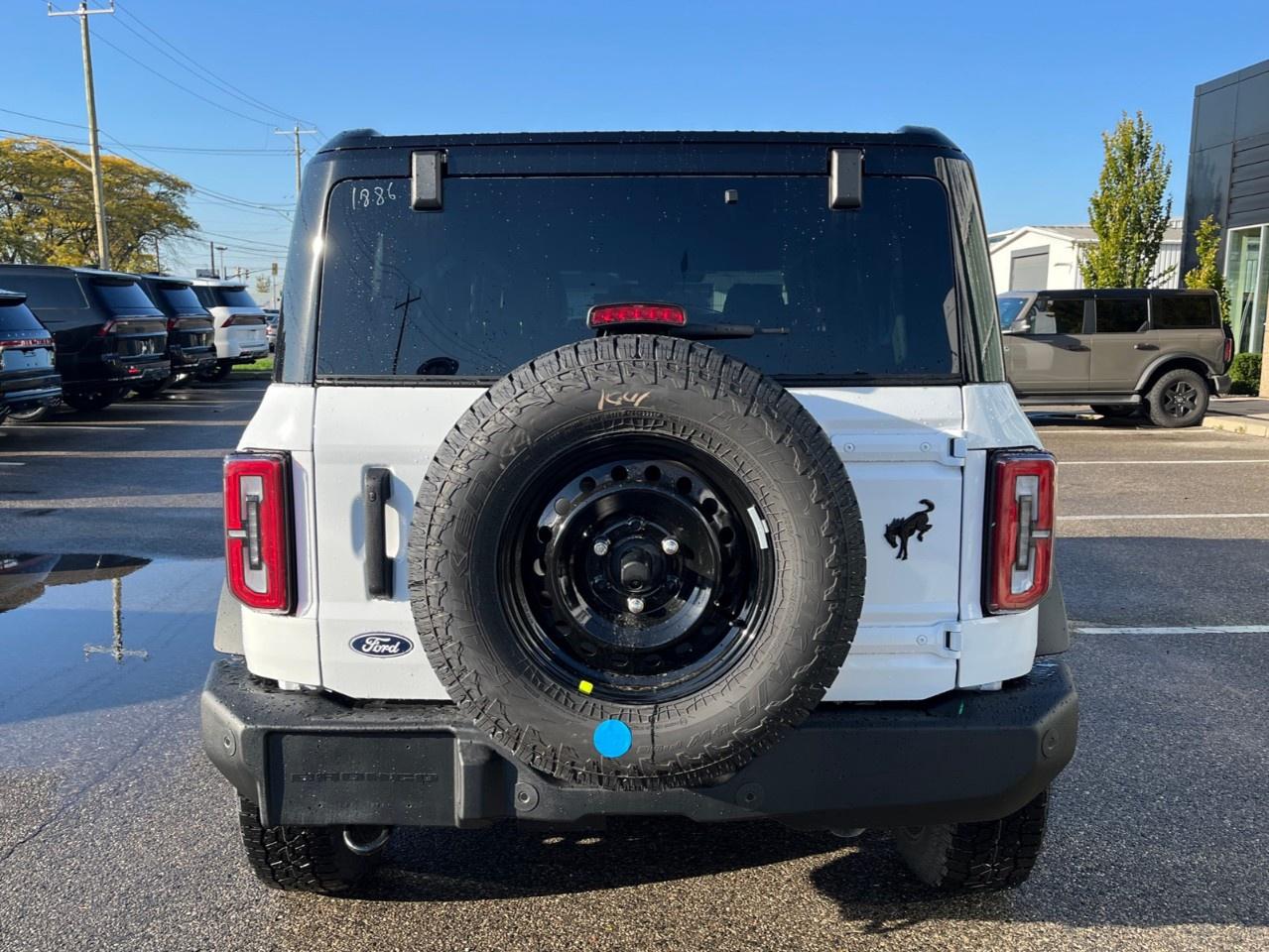 2026 Ford Bronco OUTER BANKS 4 DOOR 4X4 Photo3