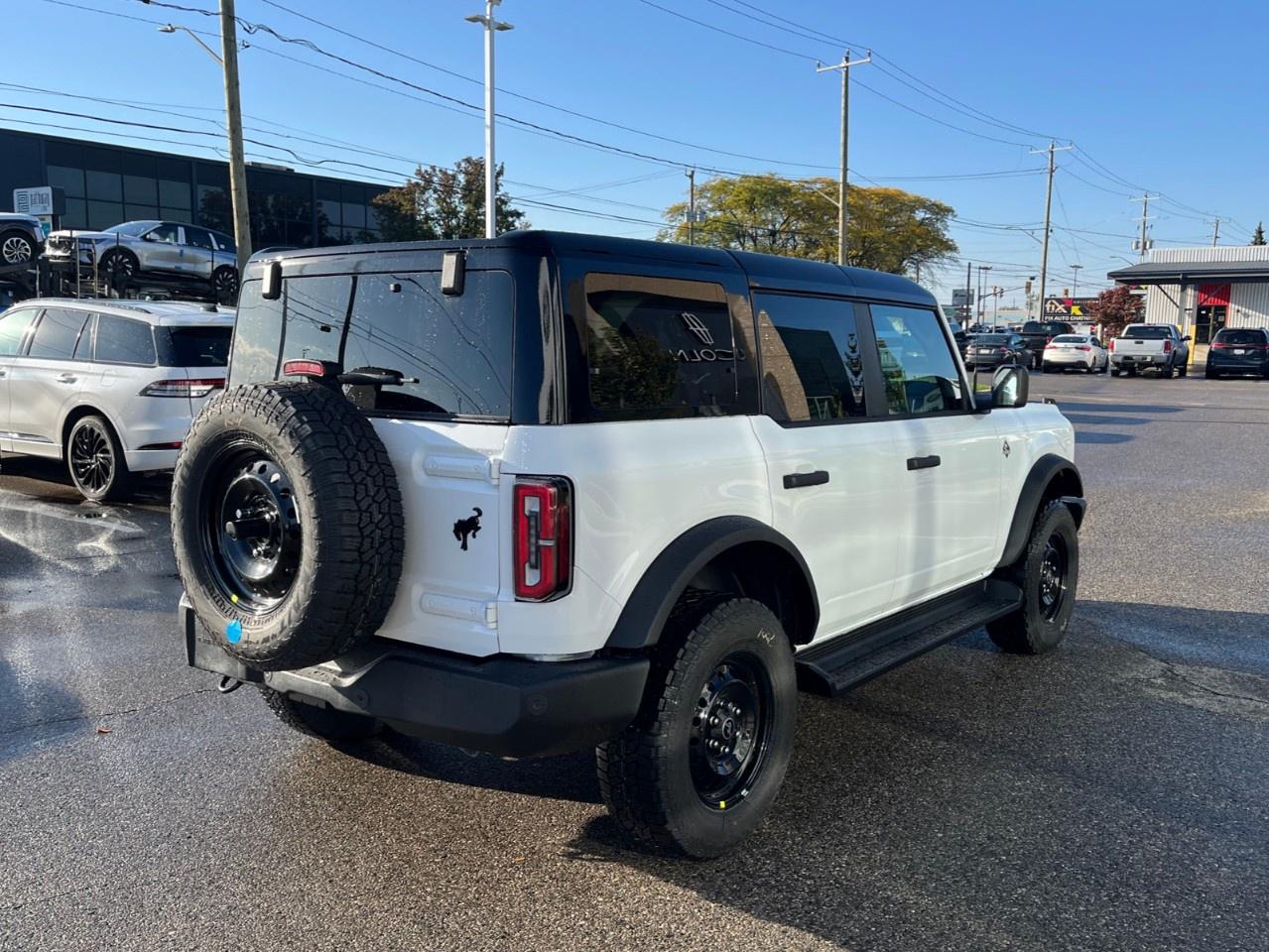 2026 Ford Bronco OUTER BANKS 4 DOOR 4X4 Photo4