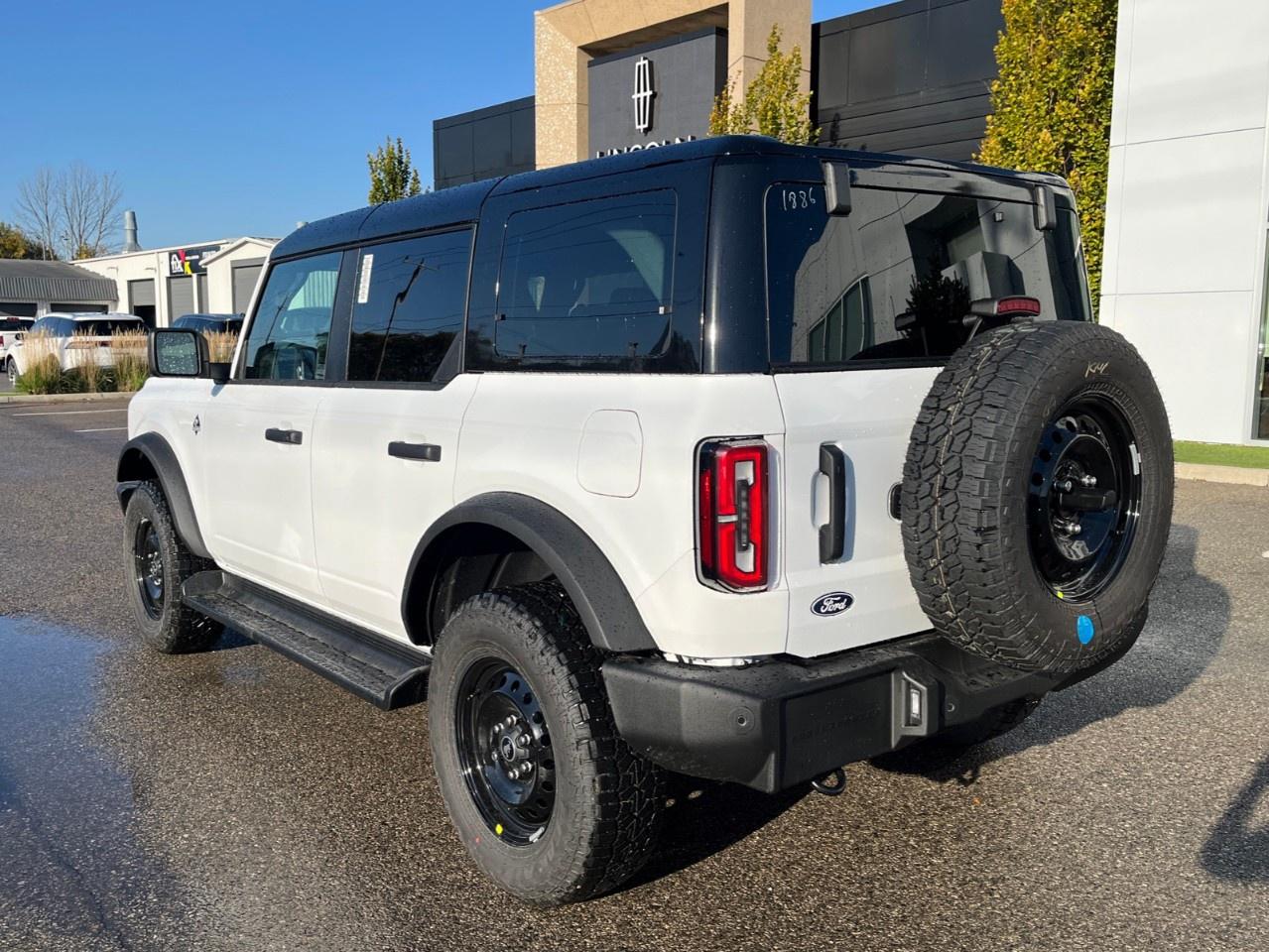 2026 Ford Bronco OUTER BANKS 4 DOOR 4X4 Photo