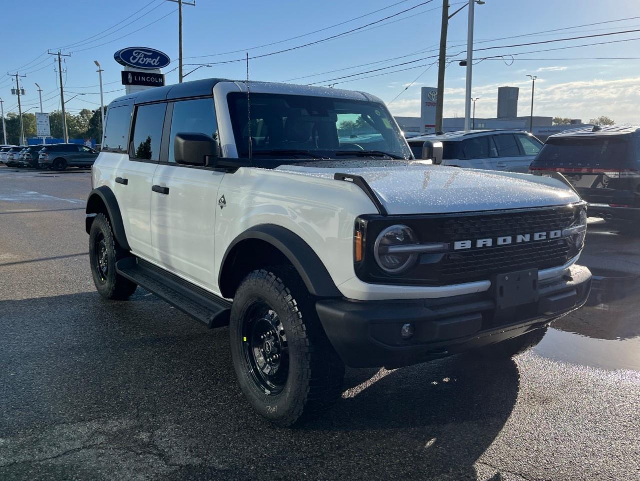 2026 Ford Bronco OUTER BANKS 4 DOOR 4X4 Photo