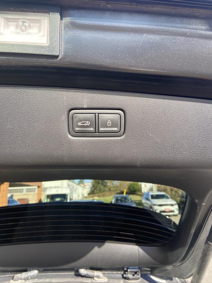 2025 Genesis GV70 2.5T Advanced AWD Photo3