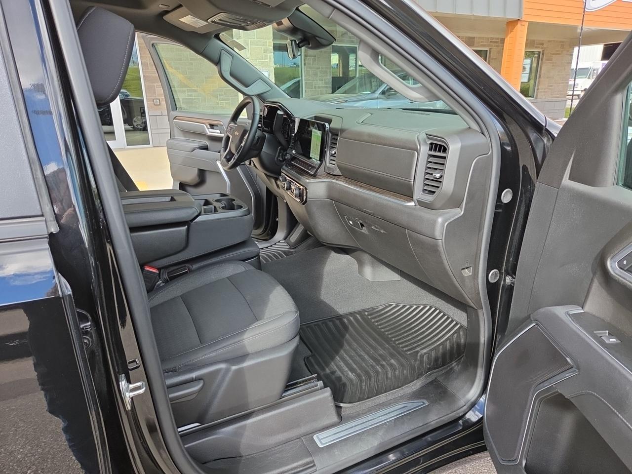2026 Chevrolet Silverado 1500 4WD Crew Cab 147" LT Photo