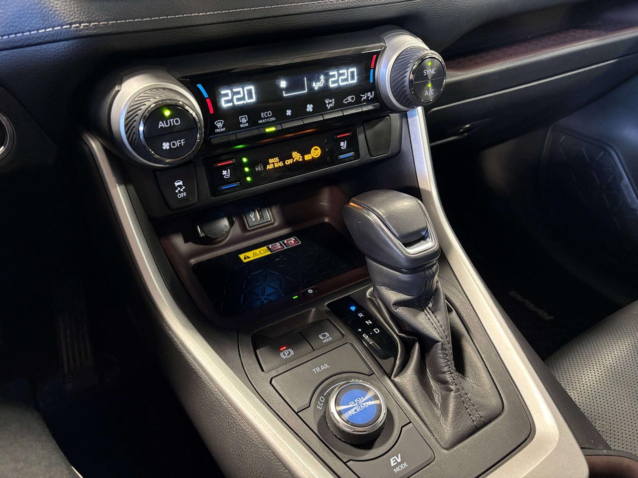 2024 Toyota RAV4 Hybrid Limited|AWD|HEATEDCOOLEDSEATS|SUNROOF|JBL|+ Photo