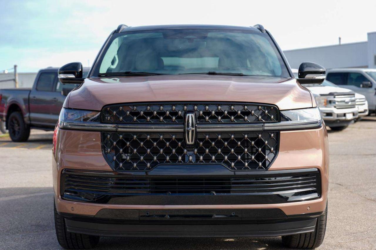 2026 Lincoln Navigator BLACK LABEL 7 PASSENGER LEATHER PANO ROOF CERAMIC Photo