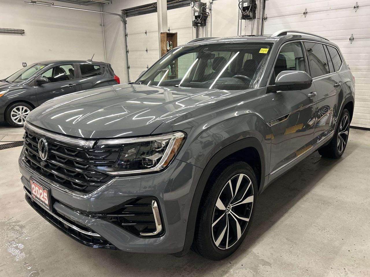 2025 Volkswagen Atlas EXECLINE R-LINE AWD |6-PASS | LEATHER MASSAGE |HUD Photo0