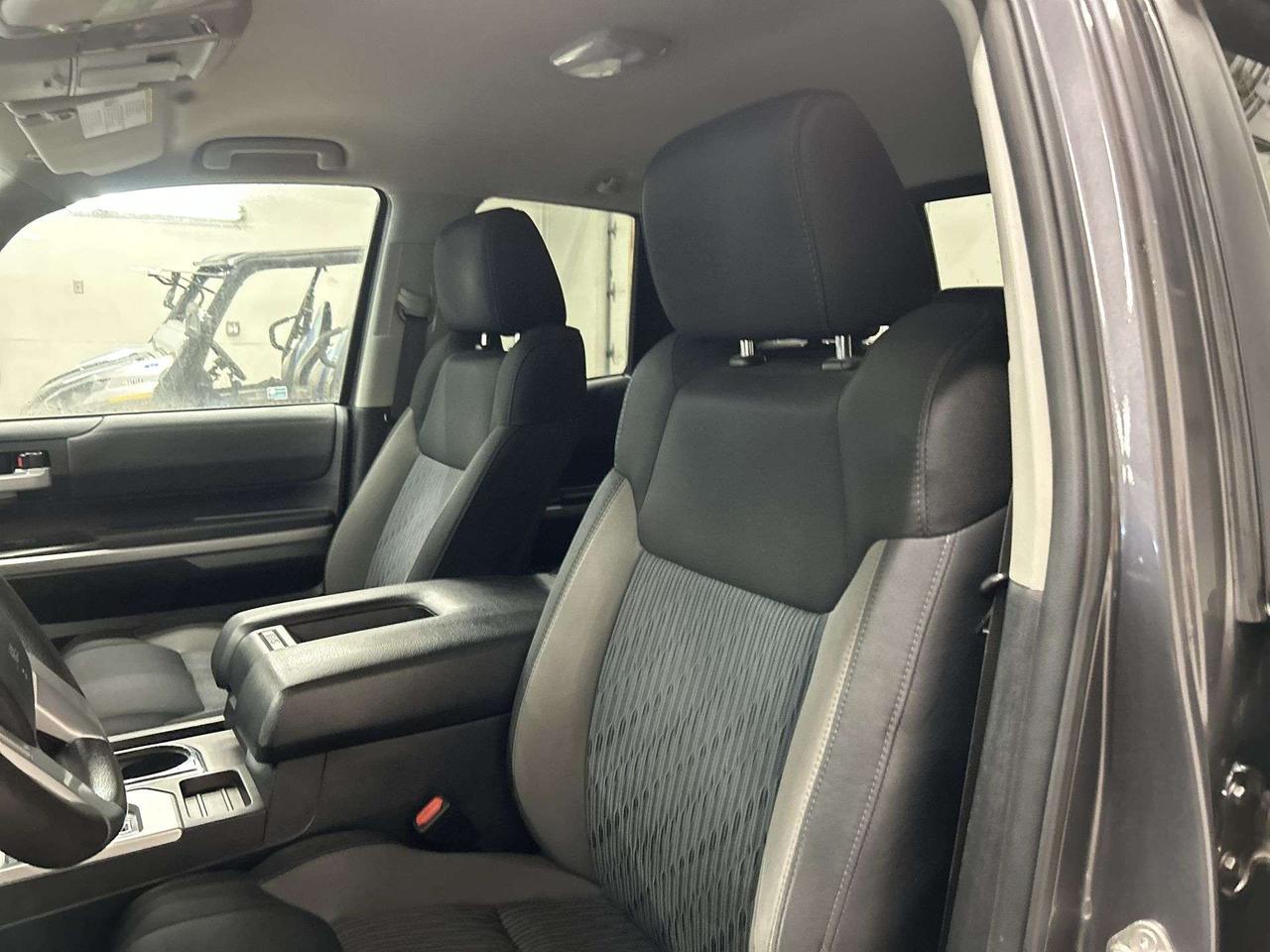 2017 Toyota Tundra TRD OFF ROAD 4X4 | LOW KMS! | NAV | TOW PKG Photo1