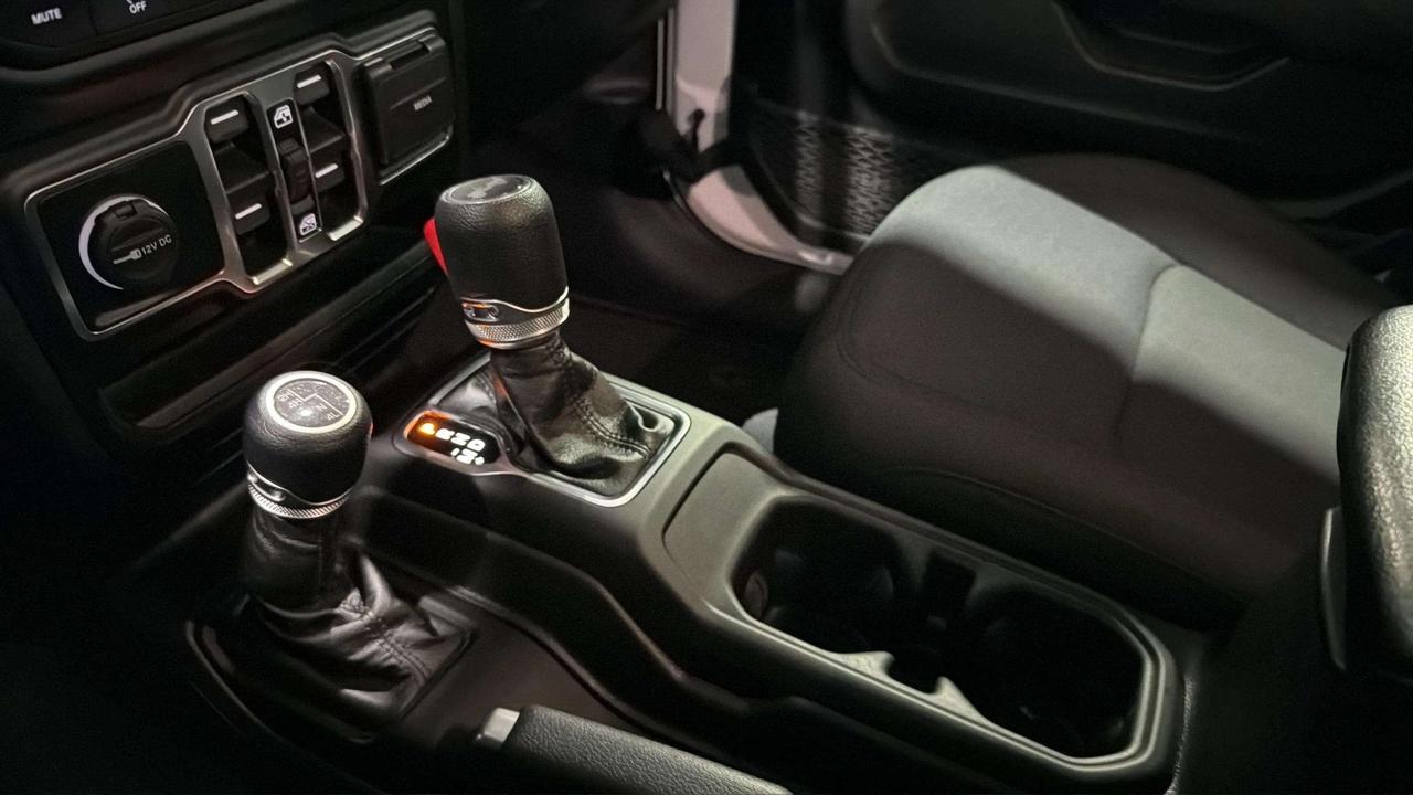 2023 Jeep Wrangler SPORT ALTITUDE| V6| HTD SEAT| NAVI| PREM SOUND Photo