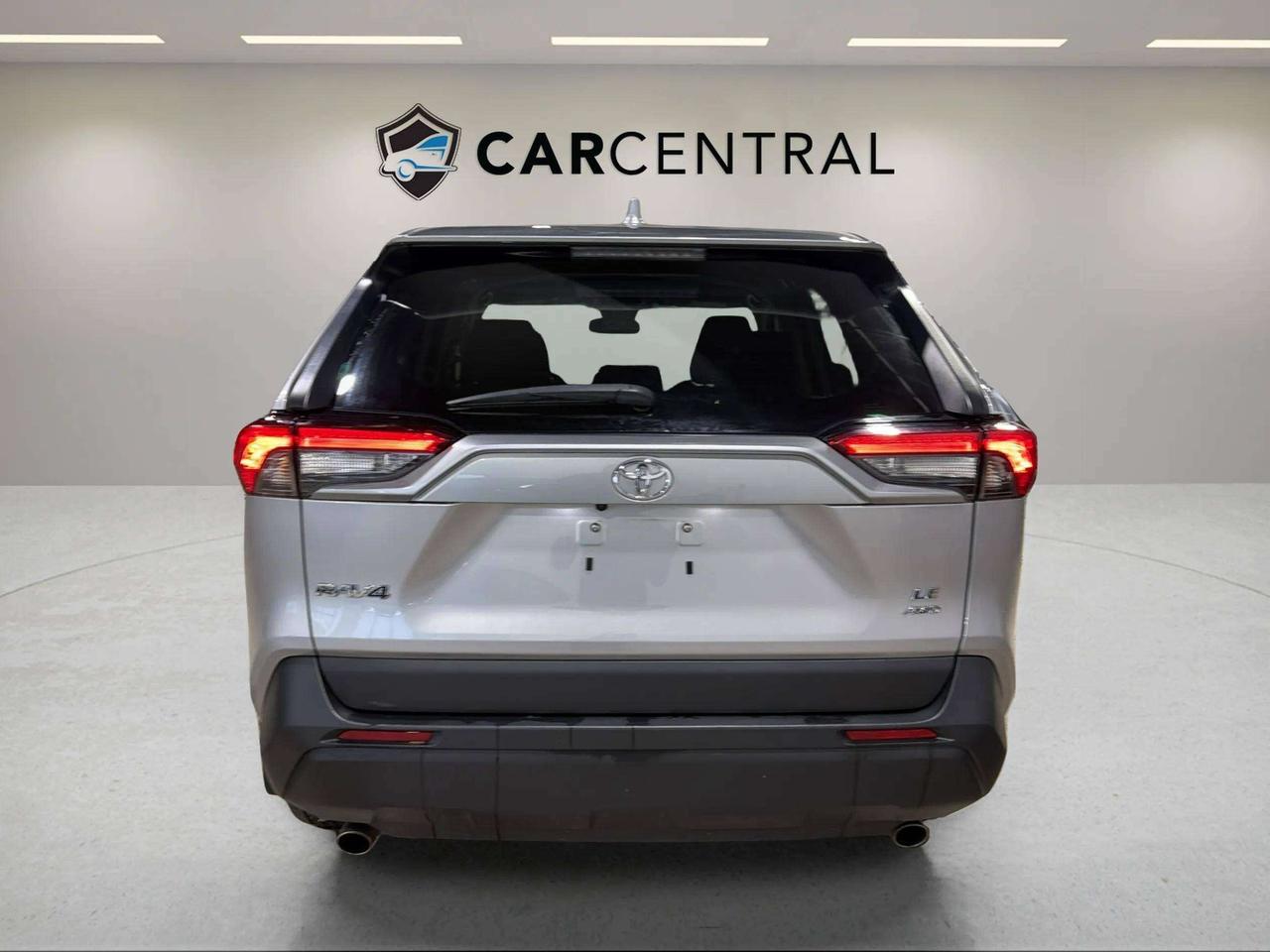 2023 Toyota RAV4 LE| CLEAN CARFAX| HTD SEATS| BLIND SPOT| CARPLAY Photo