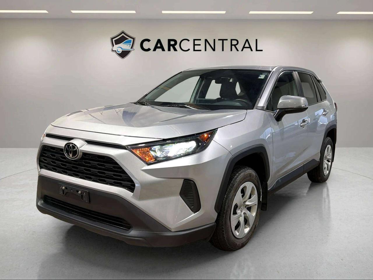 2023 Toyota RAV4 LE| CLEAN CARFAX| HTD SEATS| BLIND SPOT| CARPLAY Photo
