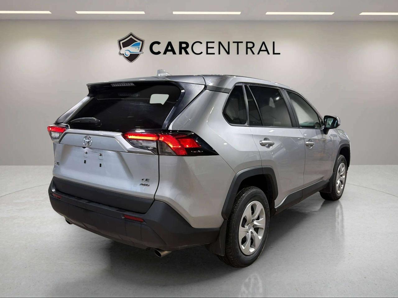 2023 Toyota RAV4 LE| CLEAN CARFAX| HTD SEATS| BLIND SPOT| CARPLAY Photo4