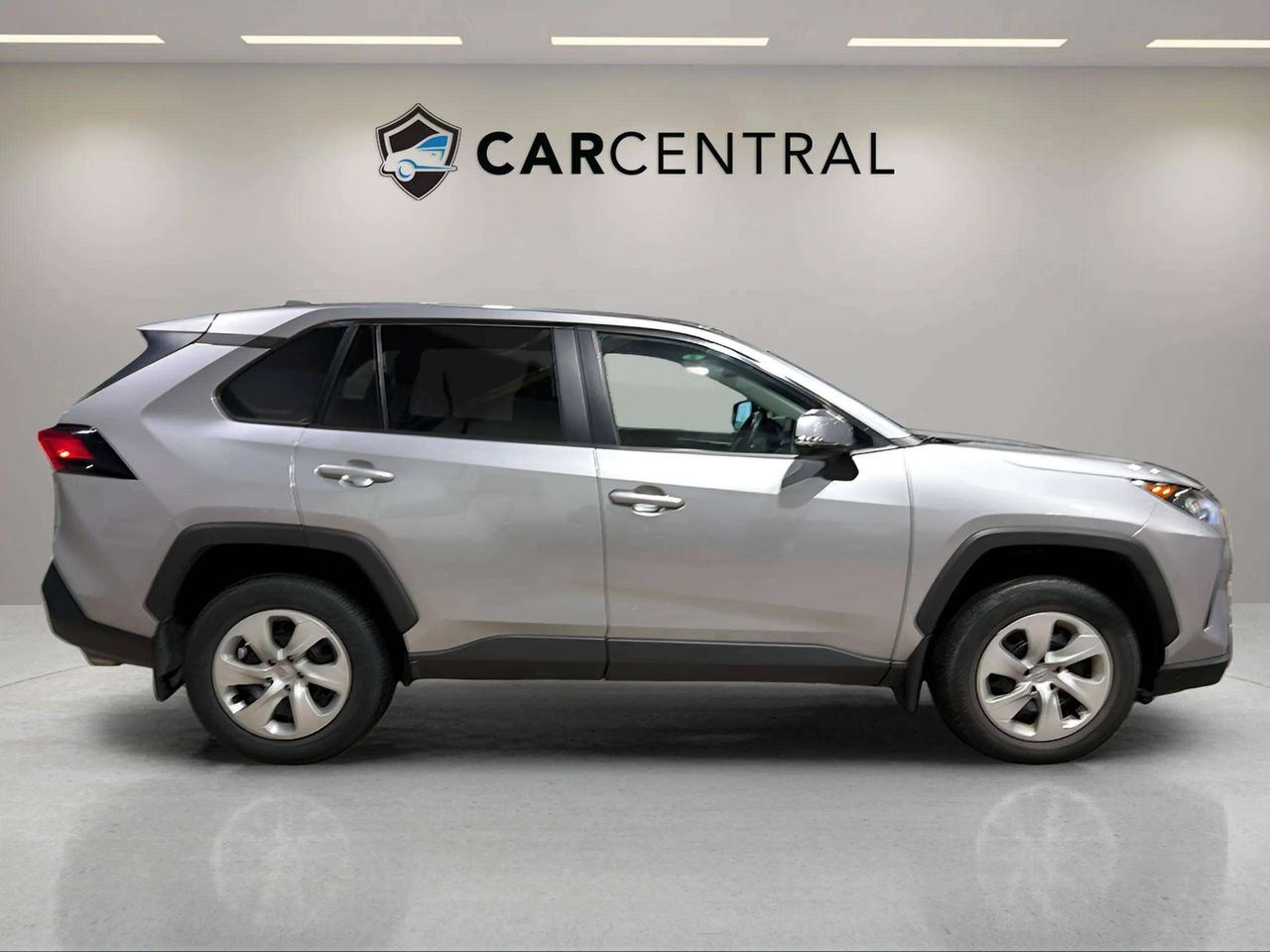 2023 Toyota RAV4 LE| CLEAN CARFAX| HTD SEATS| BLIND SPOT| CARPLAY Photo