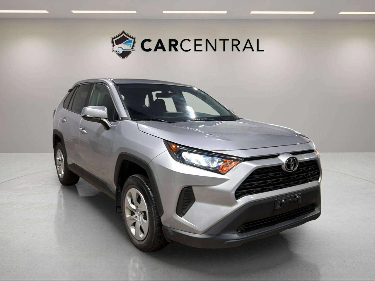 2023 Toyota RAV4 LE| CLEAN CARFAX| HTD SEATS| BLIND SPOT| CARPLAY Photo