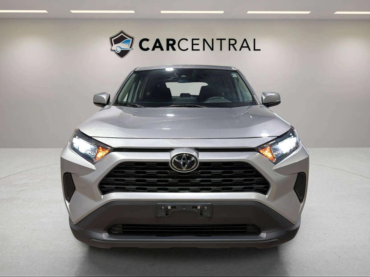 2023 Toyota RAV4 LE| CLEAN CARFAX| HTD SEATS| BLIND SPOT| CARPLAY Photo