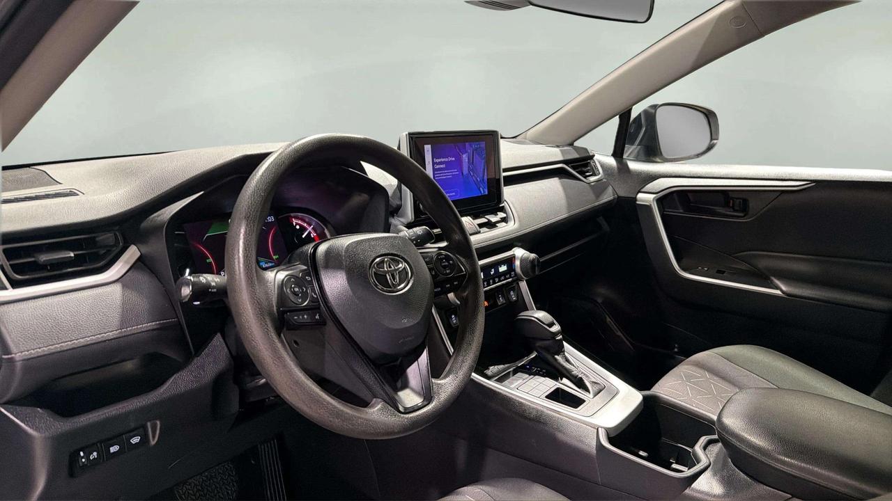 2023 Toyota RAV4 LE| CLEAN CARFAX| HTD SEATS| BLIND SPOT| CARPLAY Photo