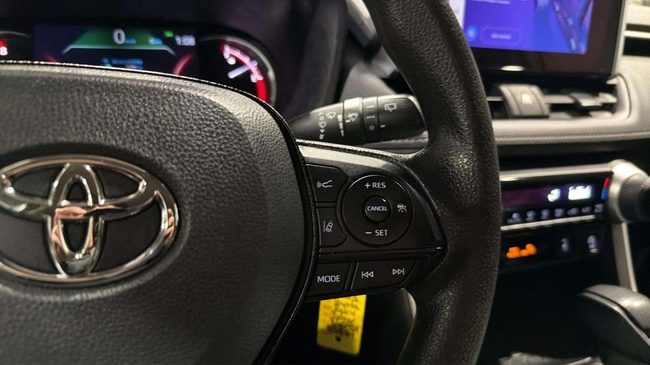 2023 Toyota RAV4 LE| CLEAN CARFAX| HTD SEATS| BLIND SPOT| CARPLAY Photo