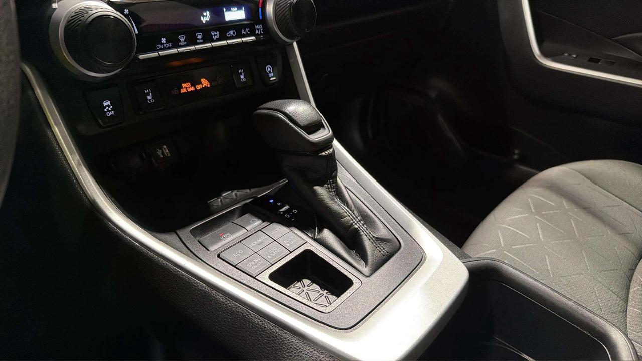 2023 Toyota RAV4 LE| CLEAN CARFAX| HTD SEATS| BLIND SPOT| CARPLAY Photo