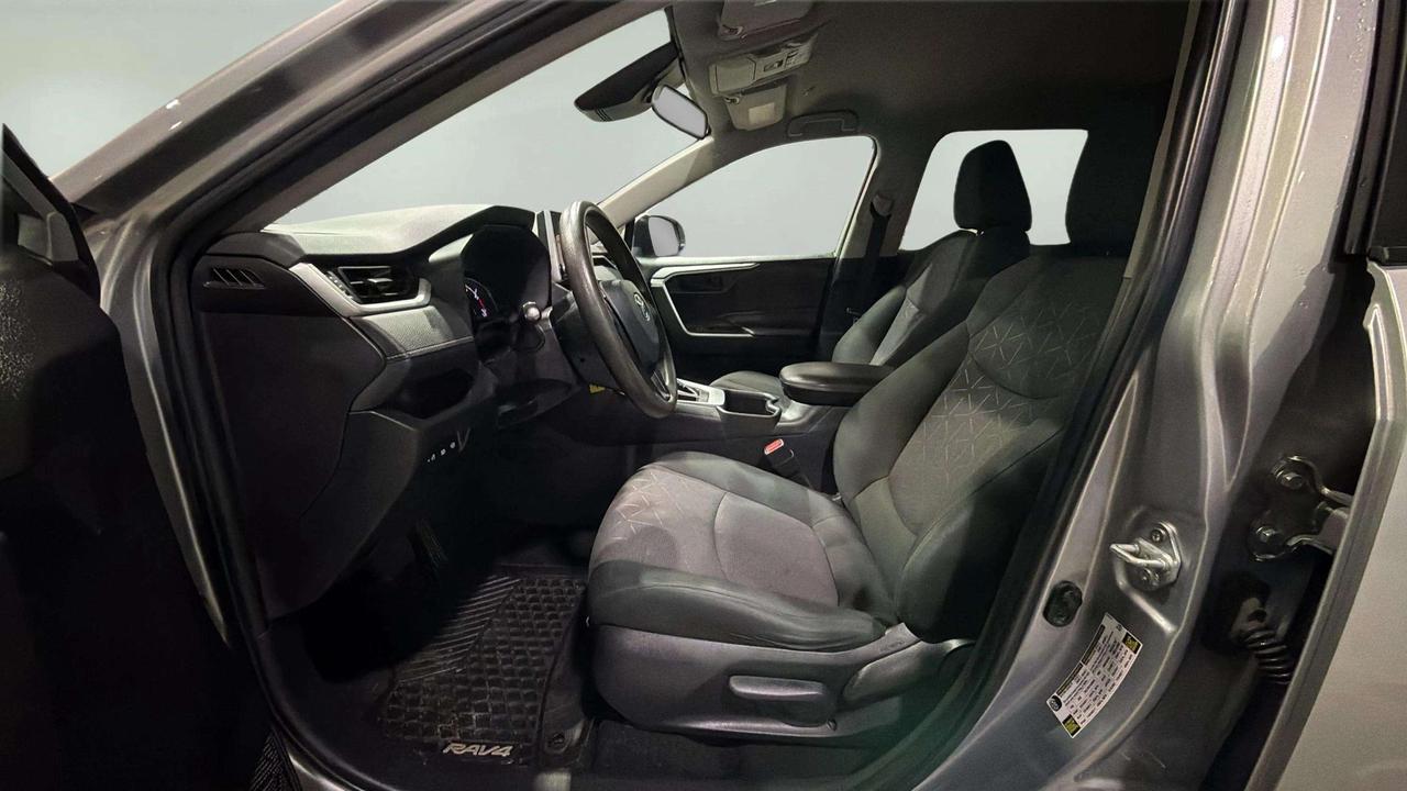 2023 Toyota RAV4 LE| CLEAN CARFAX| HTD SEATS| BLIND SPOT| CARPLAY Photo