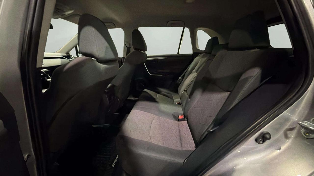 2023 Toyota RAV4 LE| CLEAN CARFAX| HTD SEATS| BLIND SPOT| CARPLAY Photo