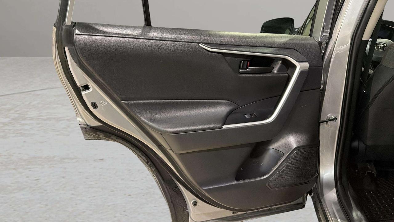 2023 Toyota RAV4 LE| CLEAN CARFAX| HTD SEATS| BLIND SPOT| CARPLAY Photo