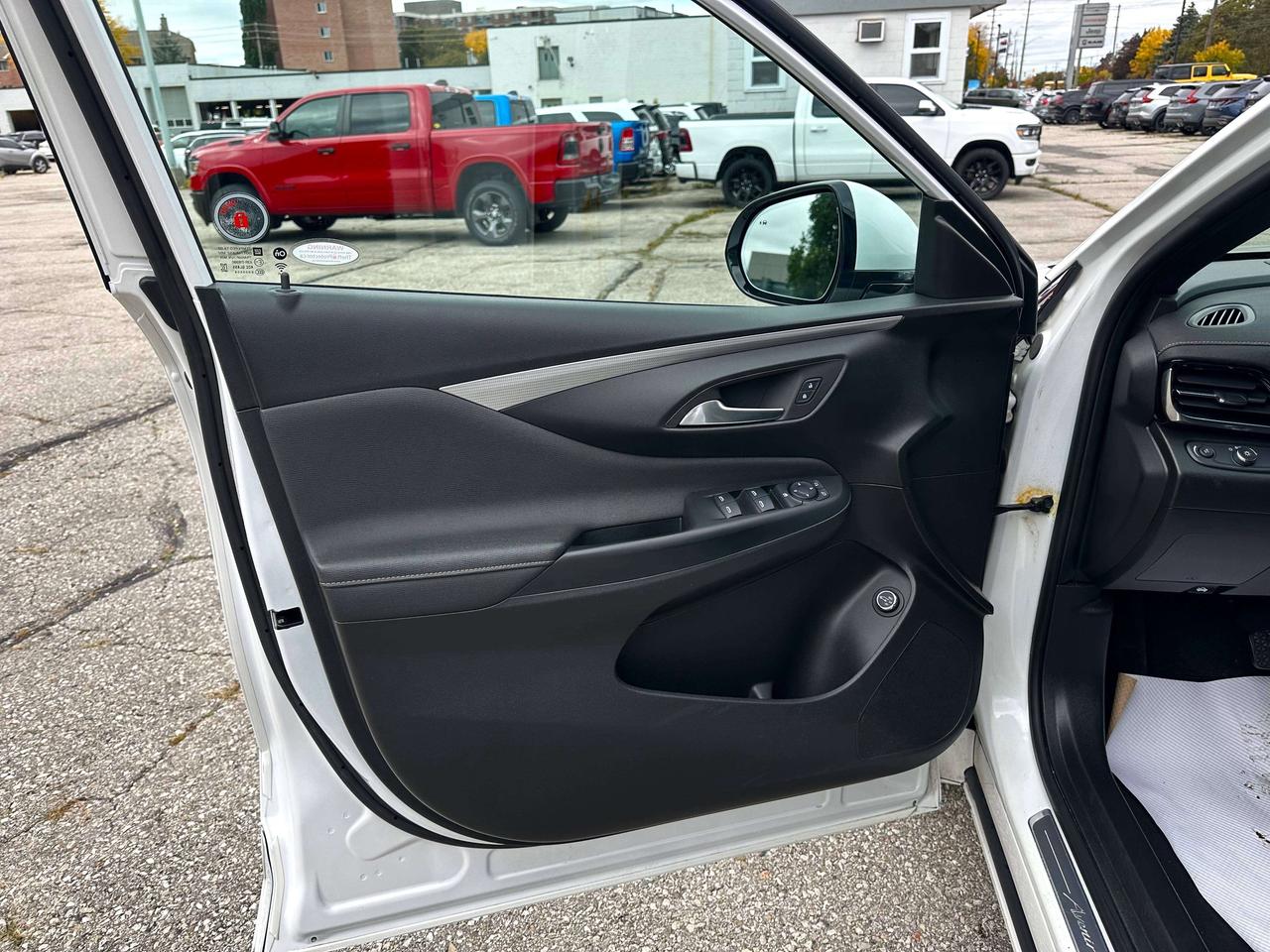 2024 Buick Envista Avenir | HEATED SEATS | BLIND SPOT | REMOTE START Photo