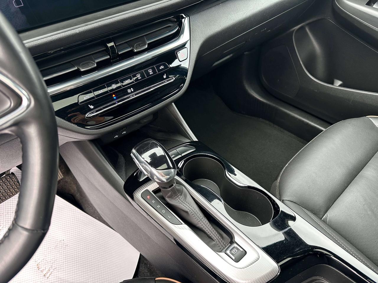2024 Buick Envista Avenir | HEATED SEATS | BLIND SPOT | REMOTE START Photo