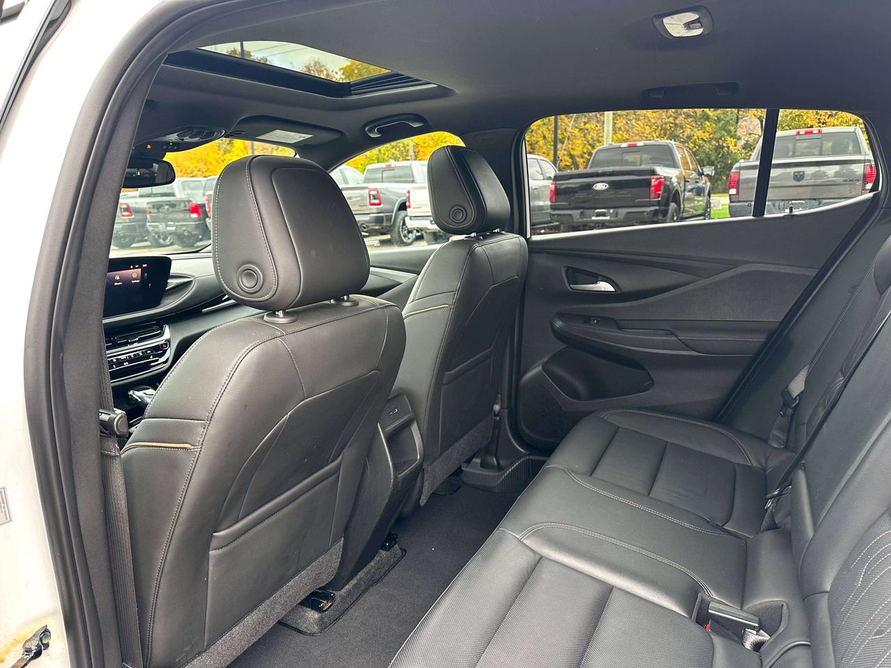 2024 Buick Envista Avenir | HEATED SEATS | BLIND SPOT | REMOTE START Photo