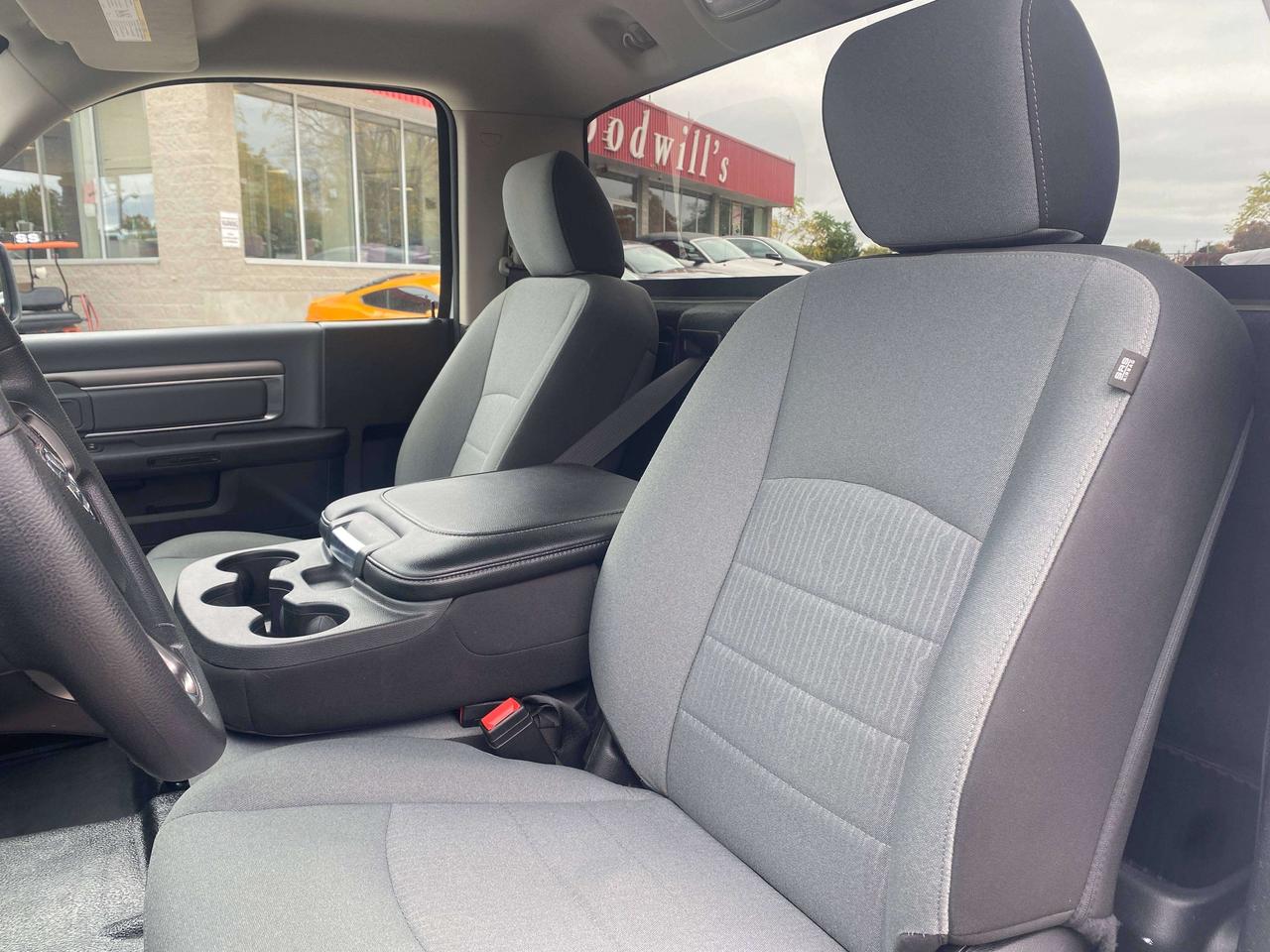 2022 RAM 1500 SLT, CLEAN CARFAX, BACK UP CAMERA, ONE OWNER! Photo