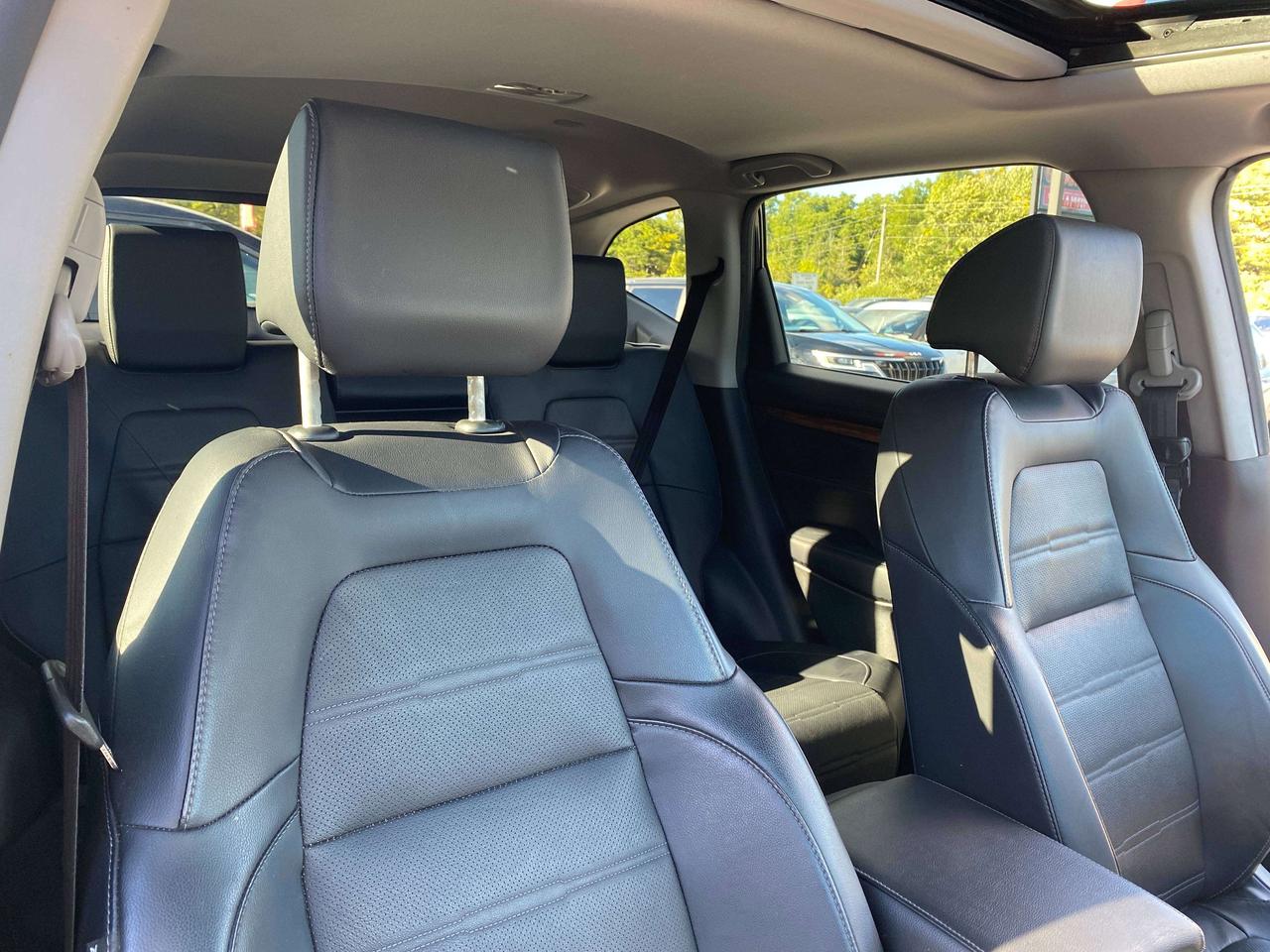 2017 Honda CR-V EX-L, AWD, CLEAN CARFAX, HEATED SEATS / WHEEL! Photo
