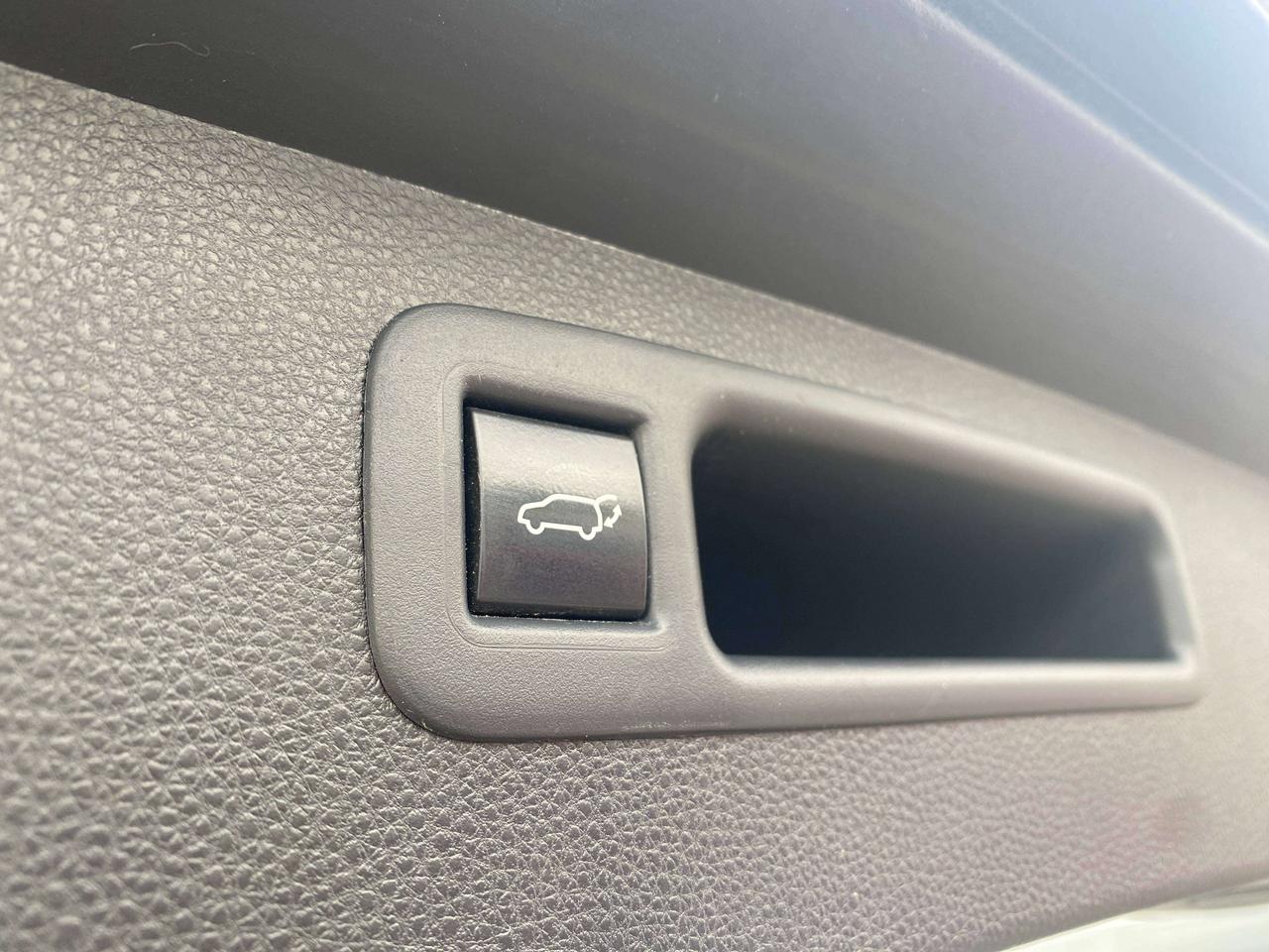 2022 Toyota Highlander XLE, 7 PASS, SUNROOF, CLEAN CARFAX, LEATHER! - Photo #27