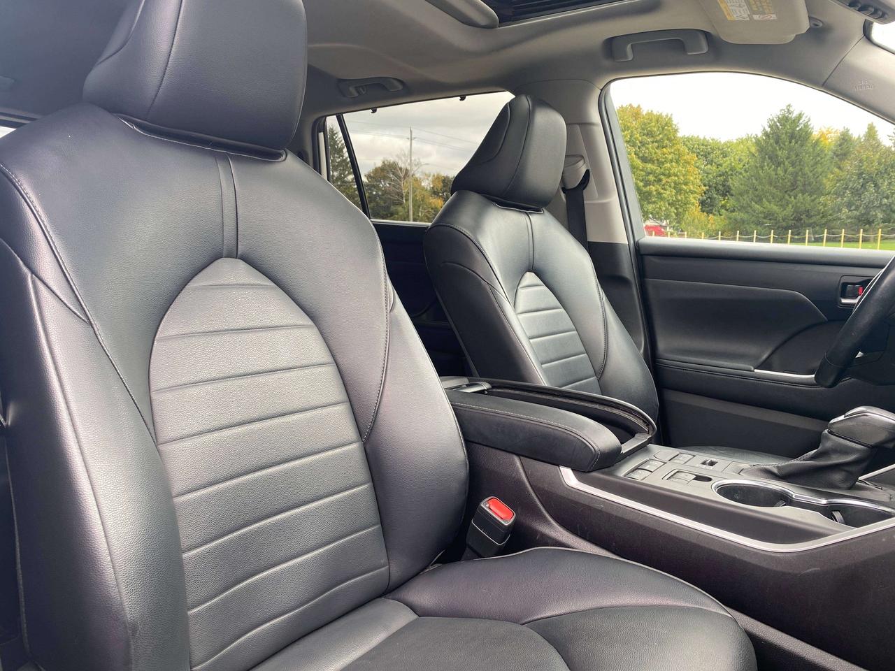 2022 Toyota Highlander XLE, 7 PASS, SUNROOF, CLEAN CARFAX, LEATHER! - Photo #34