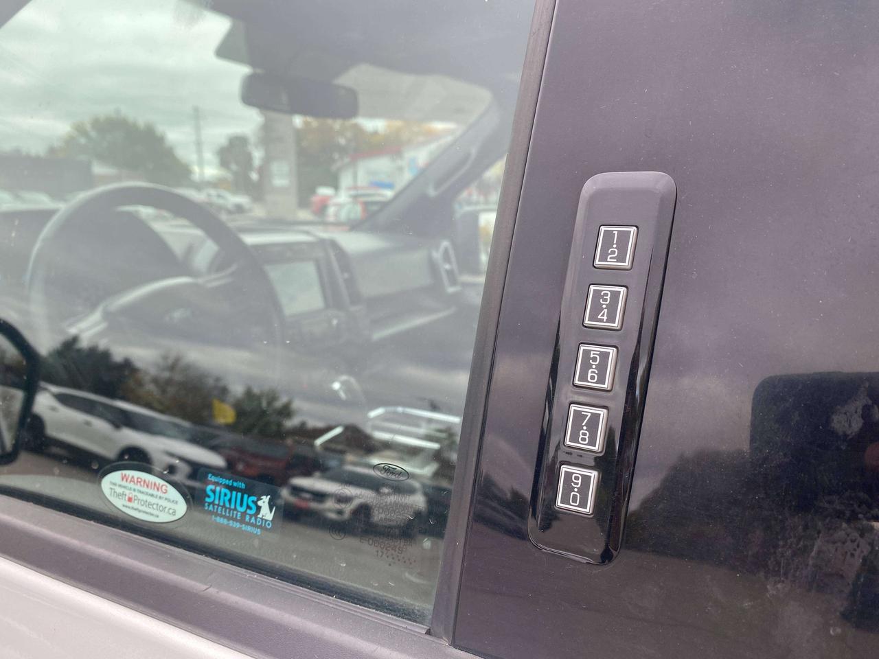 2018 Ford F-150 XLT SPORT, CLEAN CARFAX, REMOTE START, 5.5' BOX! - Photo #9