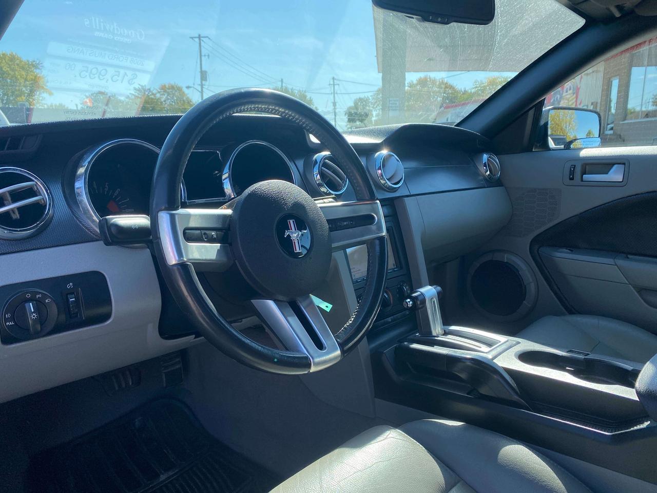 2008 Ford Mustang GT, LOW KMS, LEATHER! - Photo #20