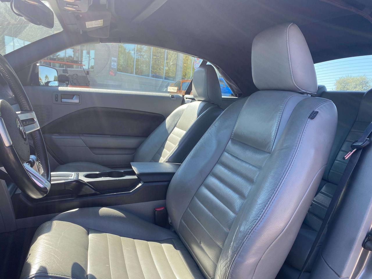 2008 Ford Mustang GT, LOW KMS, LEATHER! Photo