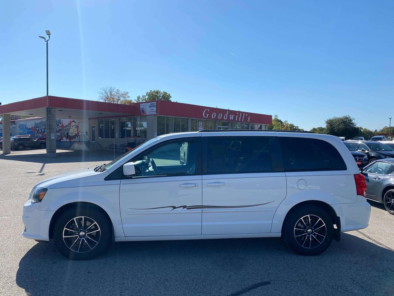 2017 Dodge Grand Caravan GT, LEATHER, REMOTE START, REAR ENTERTAINMENT! - Photo #5