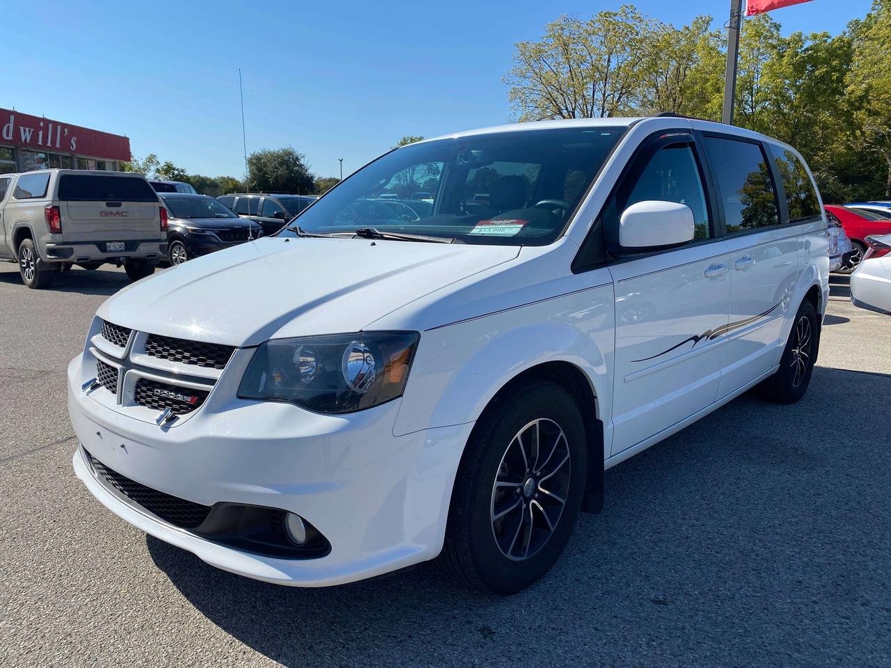 2017 Dodge Grand Caravan GT, LEATHER, REMOTE START, REAR ENTERTAINMENT! Photo
