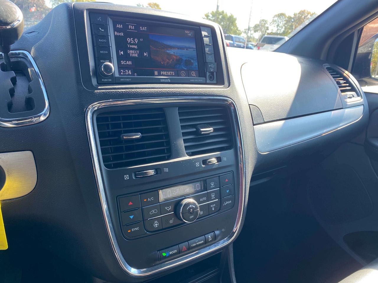 2017 Dodge Grand Caravan GT, LEATHER, REMOTE START, REAR ENTERTAINMENT! Photo