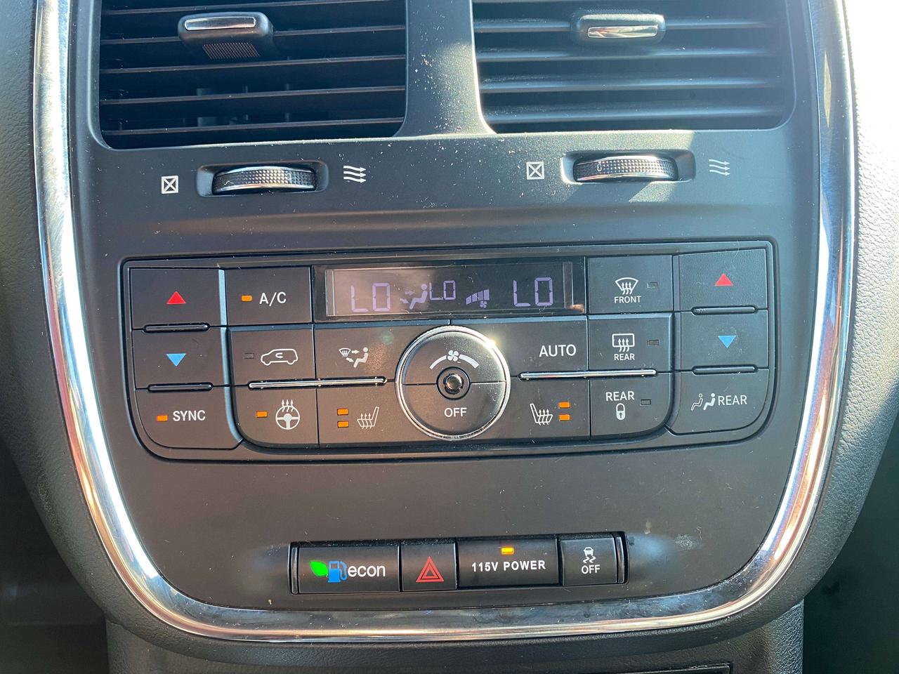 2017 Dodge Grand Caravan GT, LEATHER, REMOTE START, REAR ENTERTAINMENT! - Photo #13