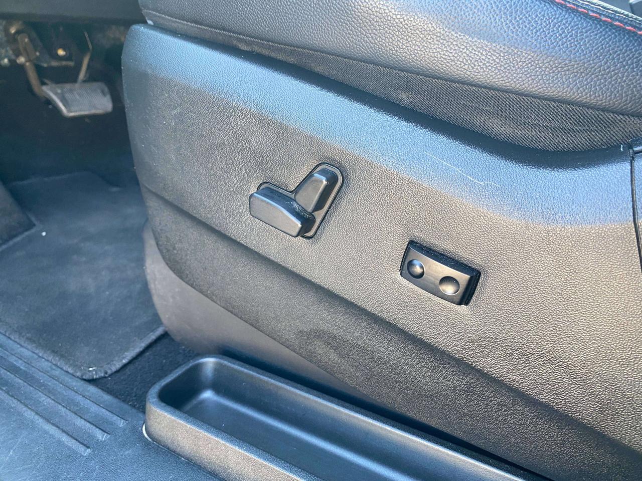 2017 Dodge Grand Caravan GT, LEATHER, REMOTE START, REAR ENTERTAINMENT! Photo