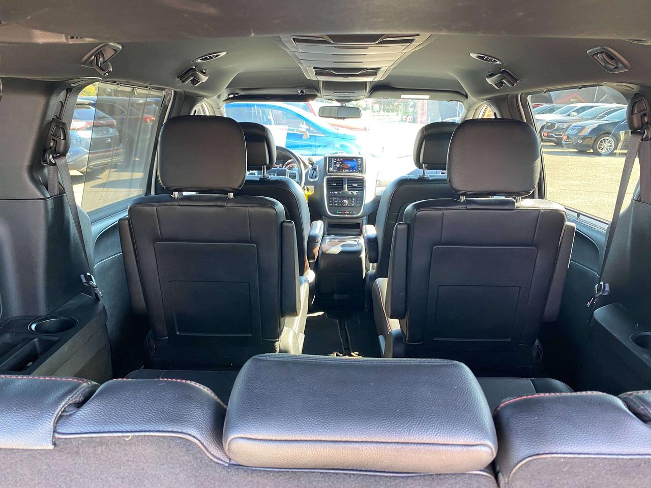 2017 Dodge Grand Caravan GT, LEATHER, REMOTE START, REAR ENTERTAINMENT! Photo