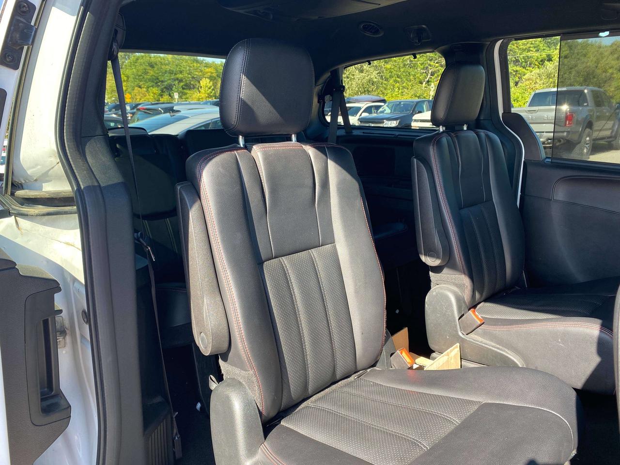 2017 Dodge Grand Caravan GT, LEATHER, REMOTE START, REAR ENTERTAINMENT! Photo