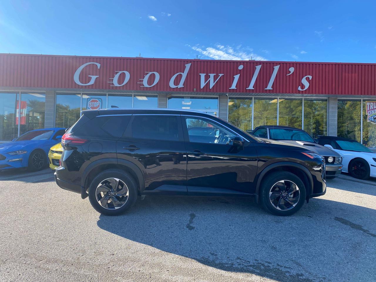 2024 Nissan Rogue SV MOONROOF, CLEAN CARFAX, SUNROOF, REMOTE START! Photo