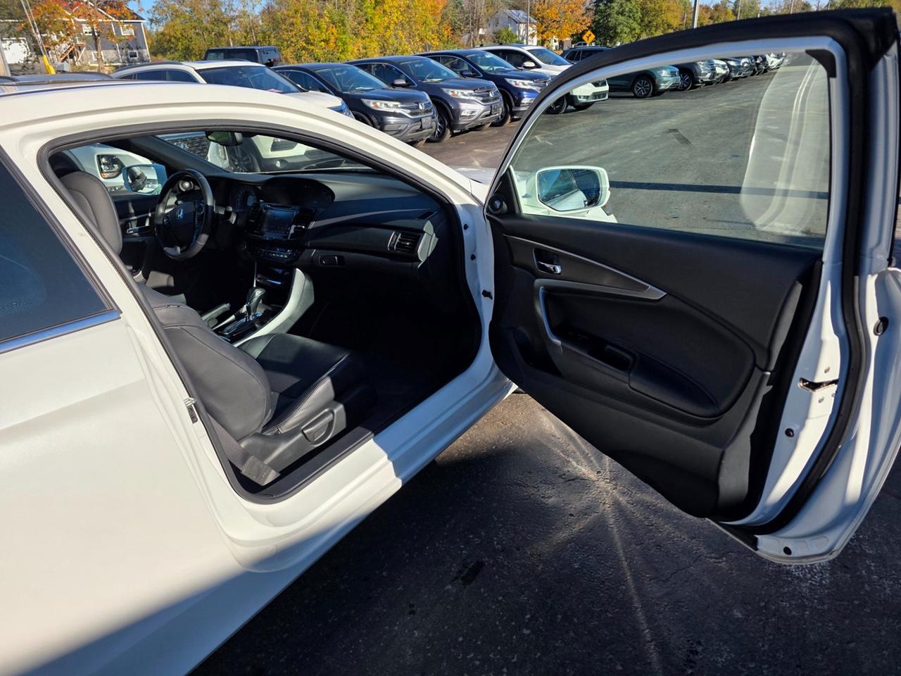 2017 Honda Accord Touring Photo