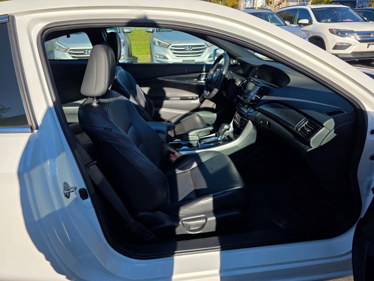 2017 Honda Accord Touring Photo