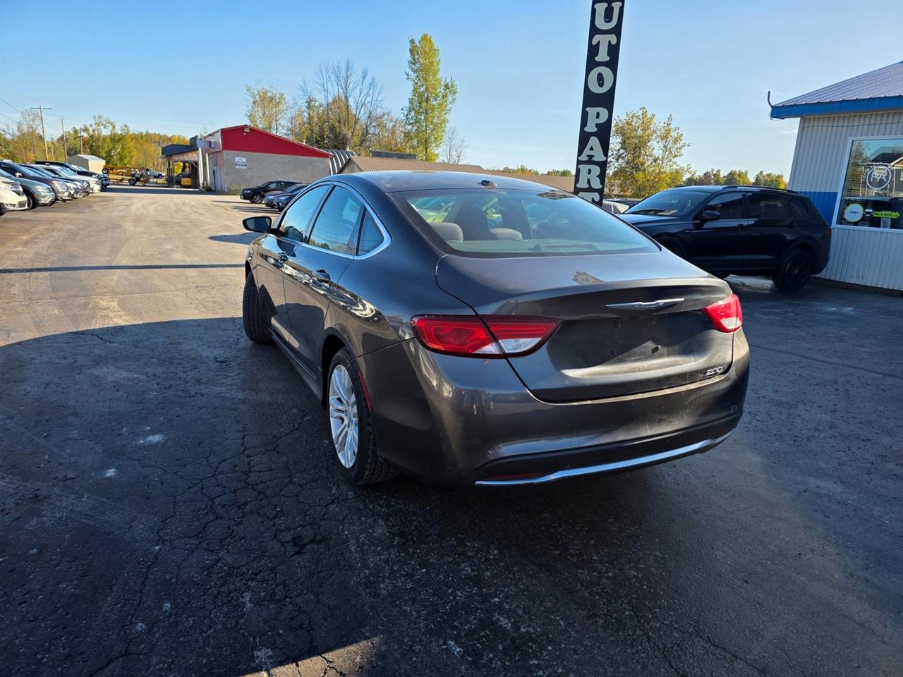 2015 Chrysler 200 Limited Photo