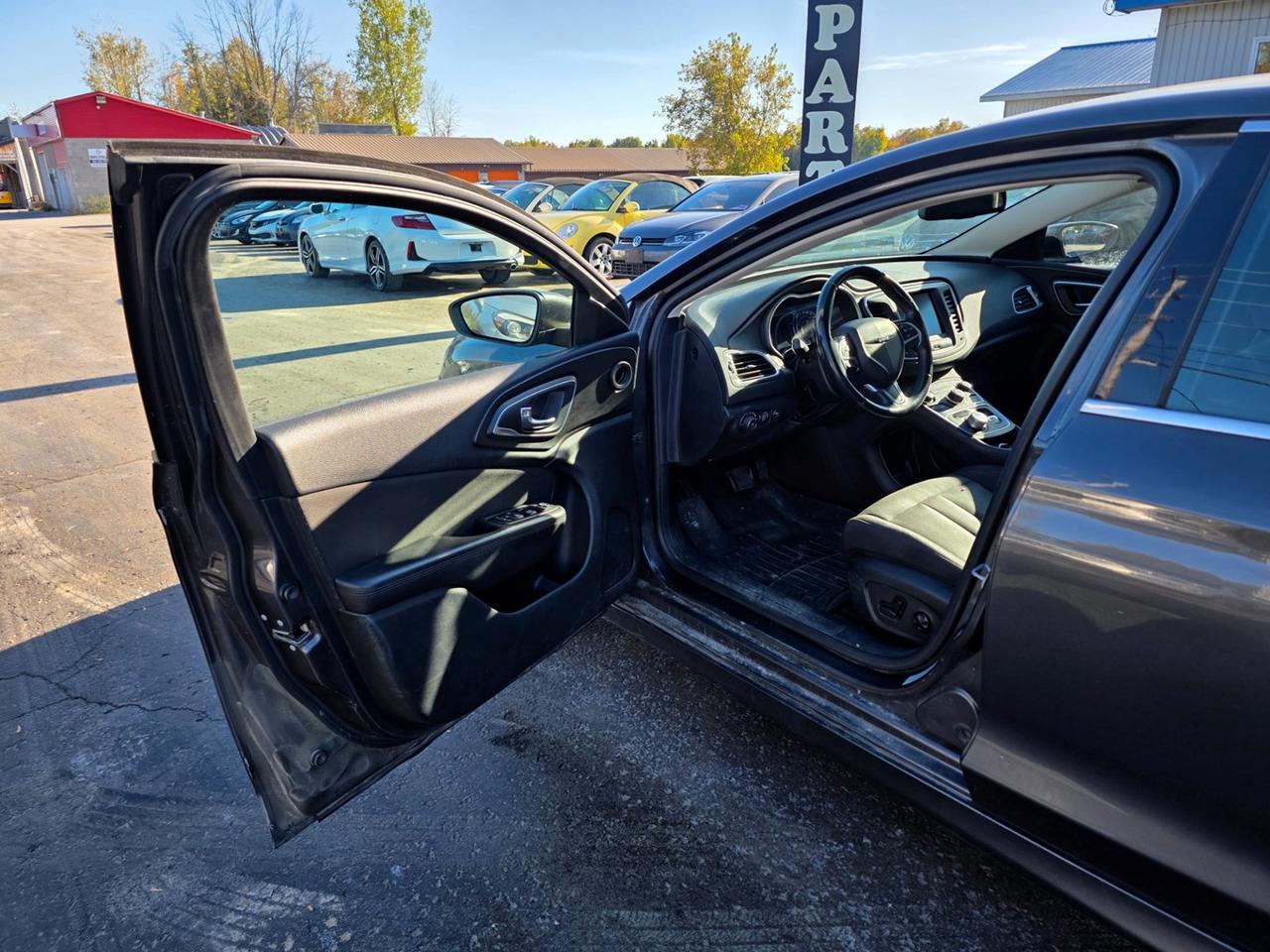 2015 Chrysler 200 Limited Photo