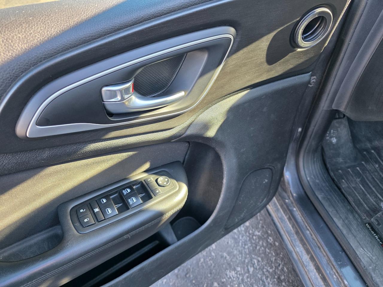2015 Chrysler 200 Limited Photo