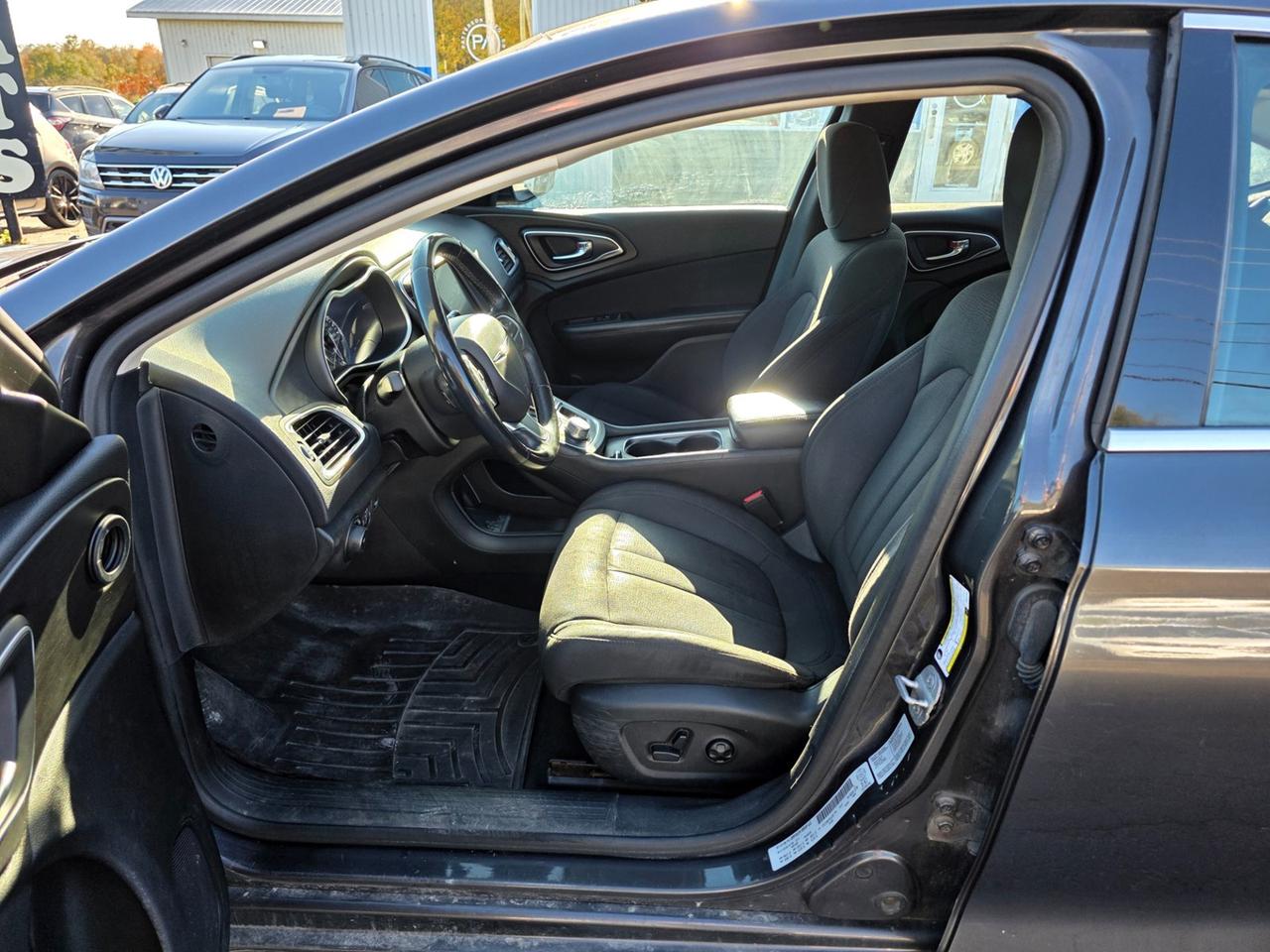 2015 Chrysler 200 Limited Photo