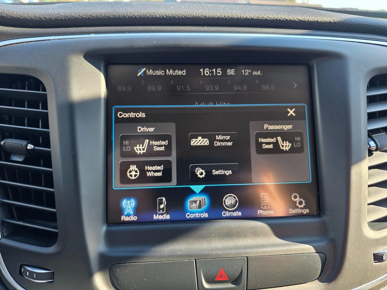 2015 Chrysler 200 Limited Photo
