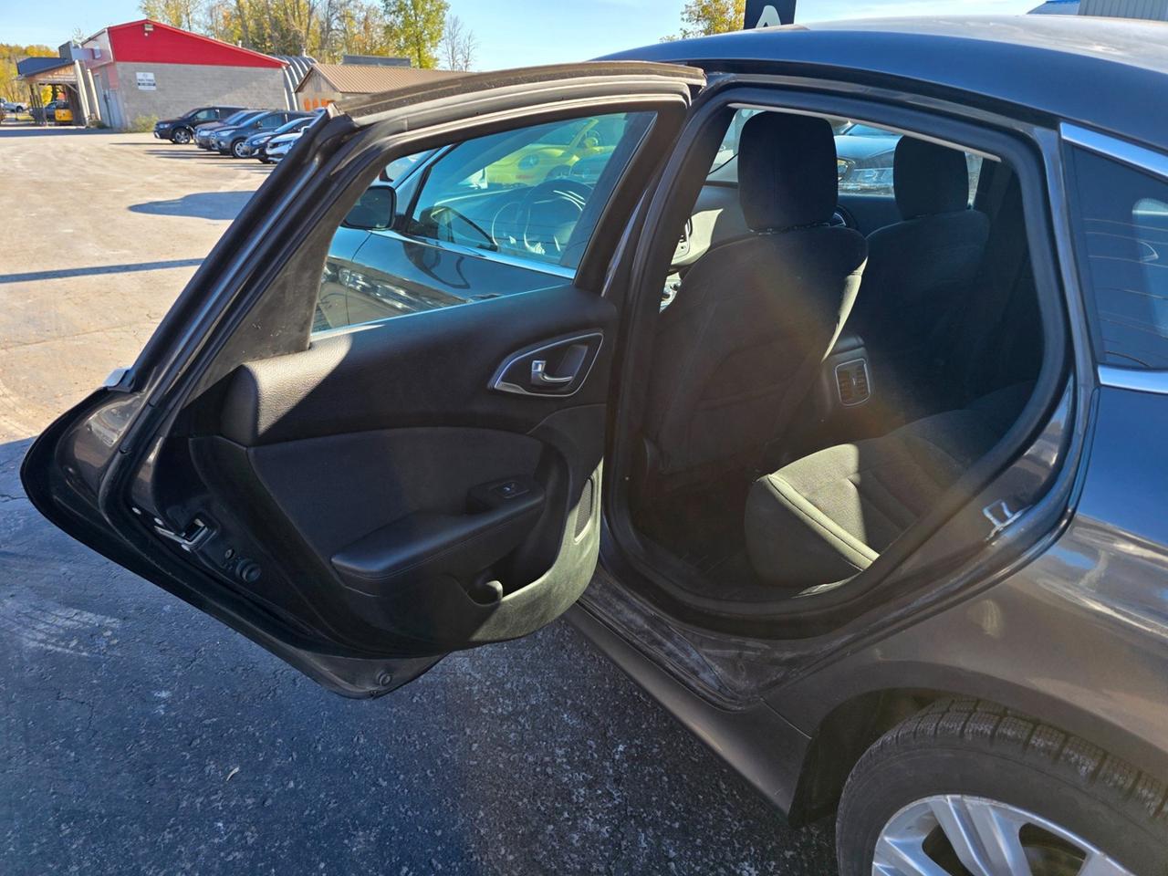 2015 Chrysler 200 Limited Photo