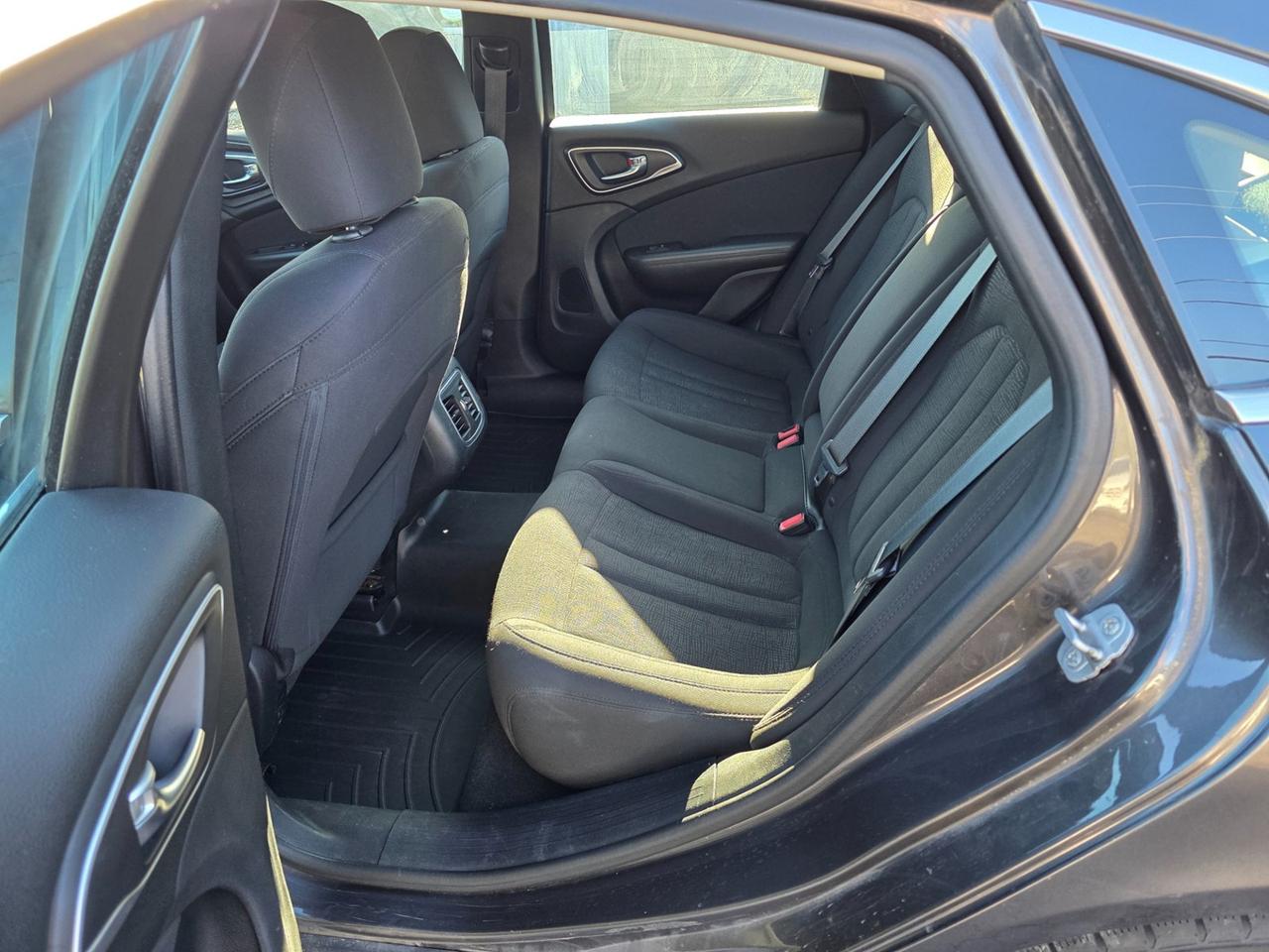 2015 Chrysler 200 Limited Photo